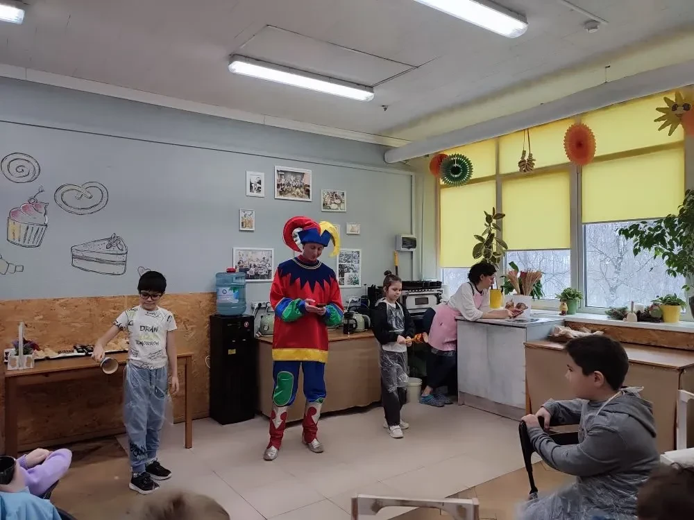 Обучающиеся 1 «А», 2 «В» и 3 «Э» классов совершили увлекательное путешествие на производство «Москов