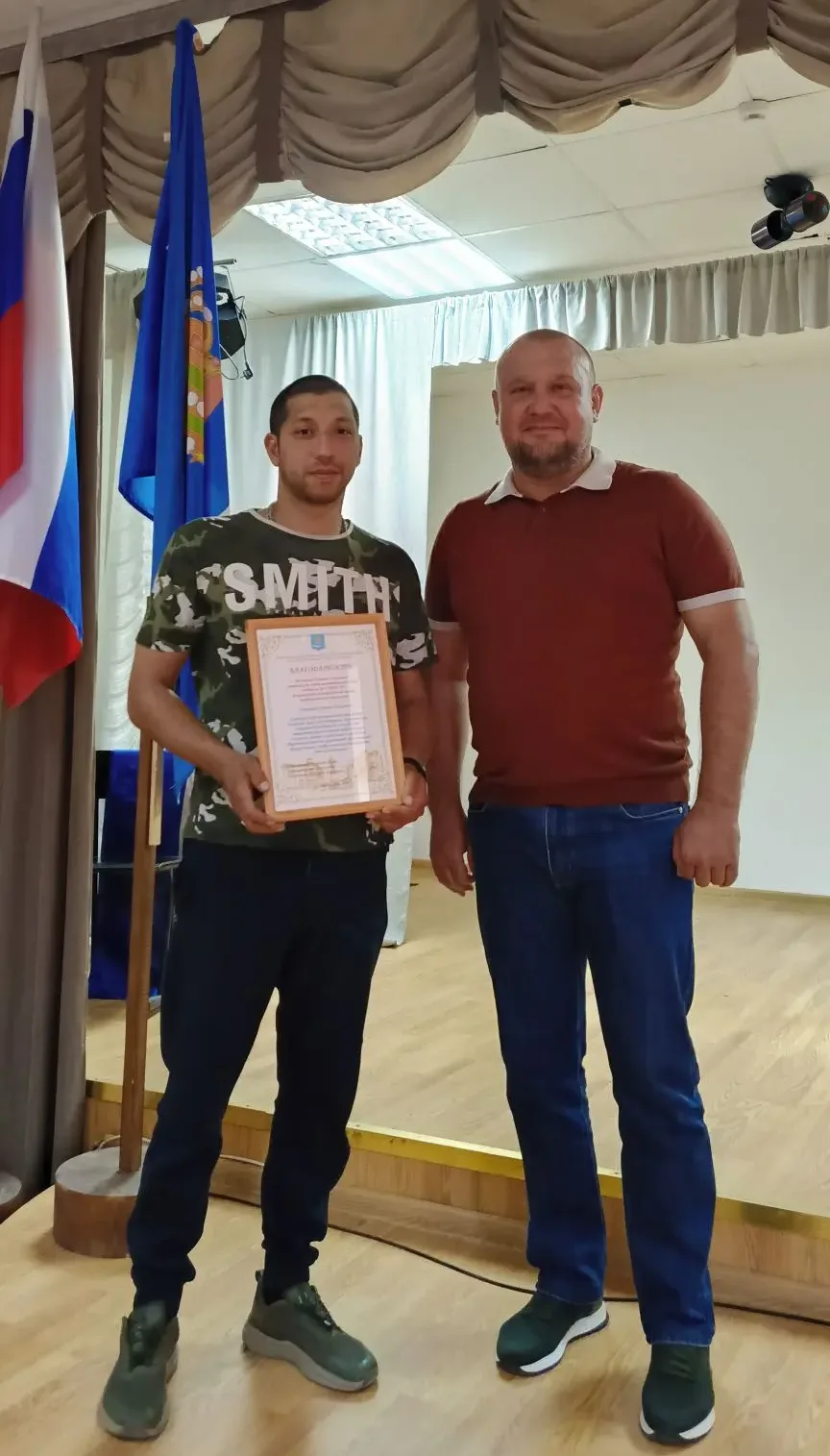 Николай Шайдин вручил благодарности Городской Думы педагогам ГБПОУ АО «АГКПТ»

В преддверии Дня Росс