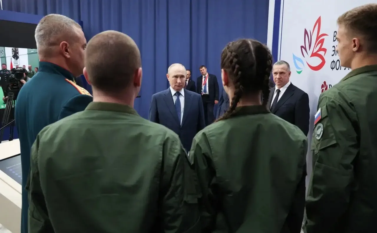 Президент России Владимир Владимирович Путин дал старт работе филиала Центра «ВОИН» в А...