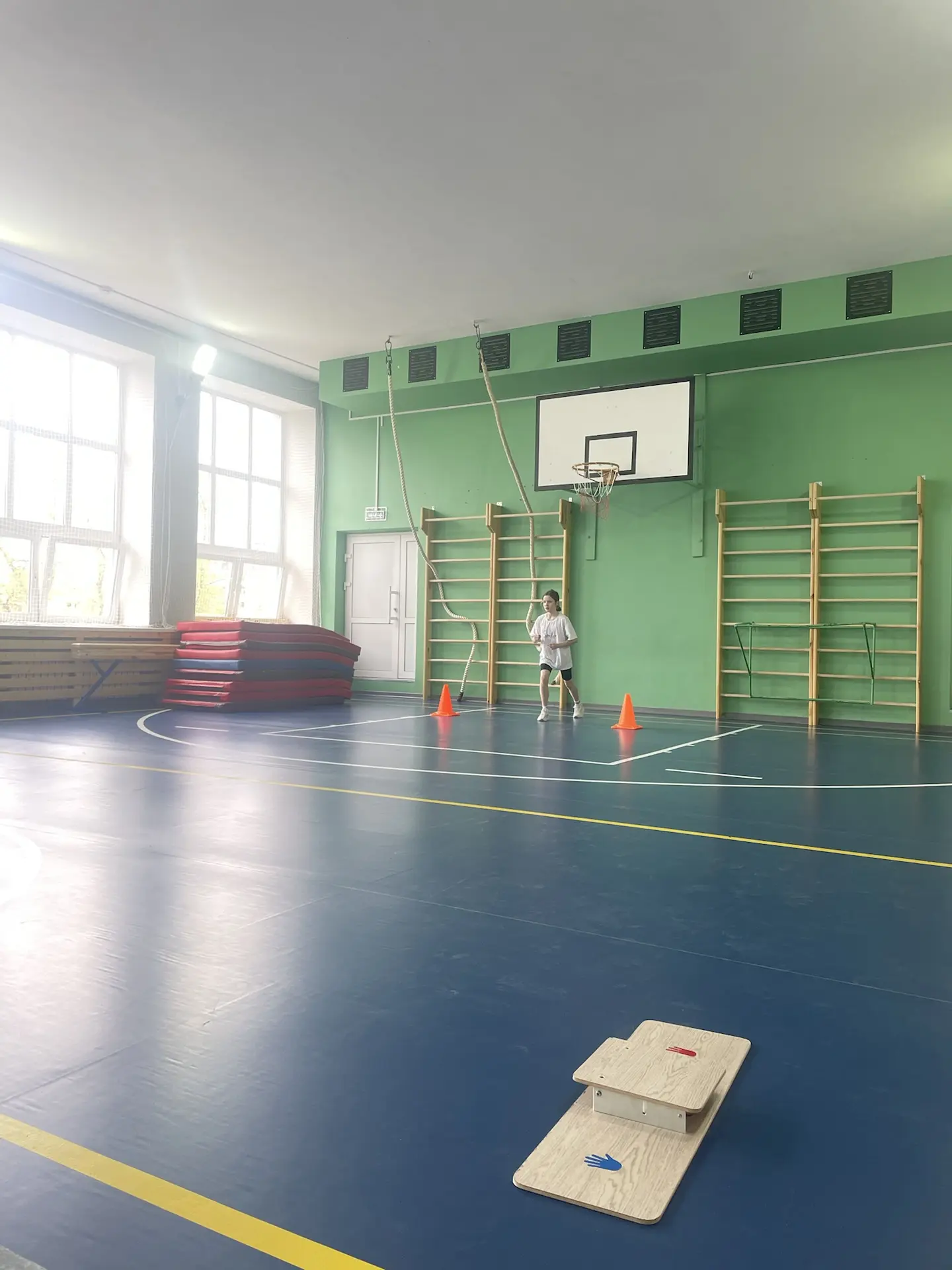 Сегодня в нашем спортзале было по-настоящему жарко: школа принимала нормативы ГТО! 👟  На передовой с