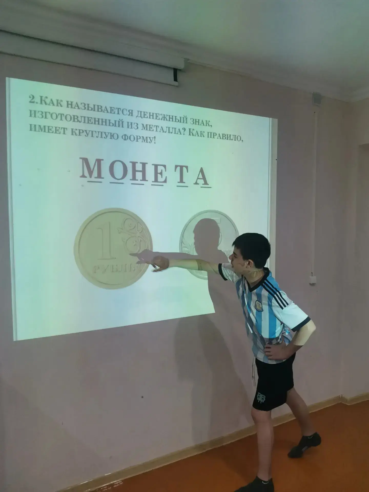 Управлять деньгами — полезный навык, но сам процесс часто кажется нудным 📉
Таблицы, формулы и графи