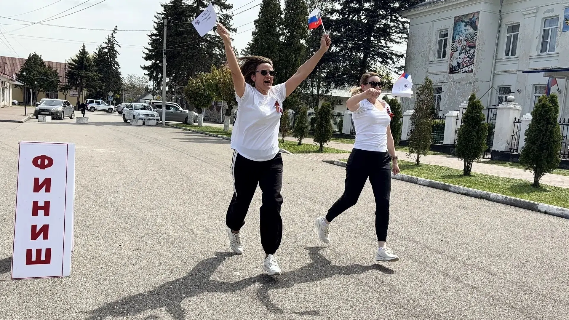 🎉 Сотрудники Кировского центра социального обслуживания населения приняли участие в спортивном мероп