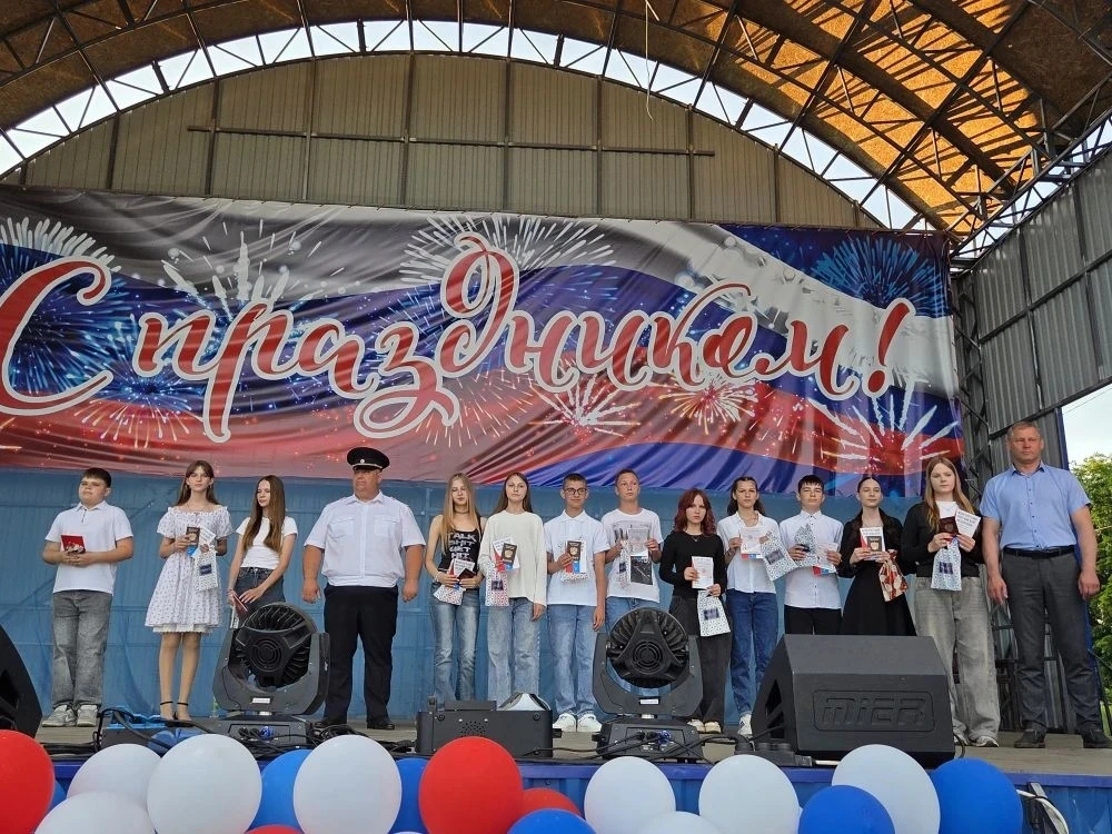 🎉Земетчинцы отметили главный праздник страны.
