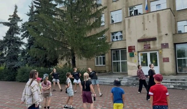 10 августа на площадке детской школы искусств прошла танцевальная программа «Волна на п...