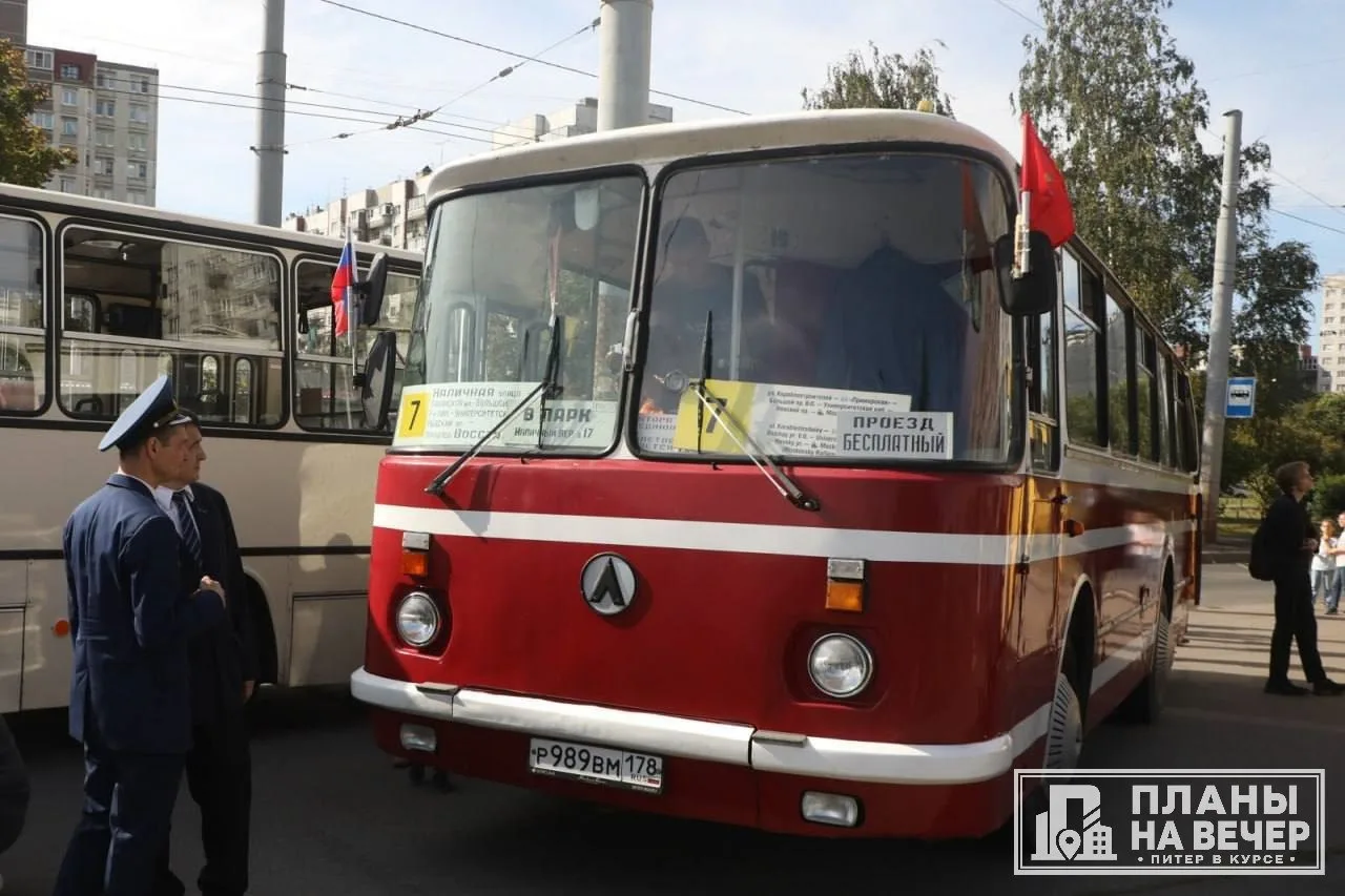 Ловите нишевое развлечение в Питере — на улицы города вернутся легендарные ретроавтобус...