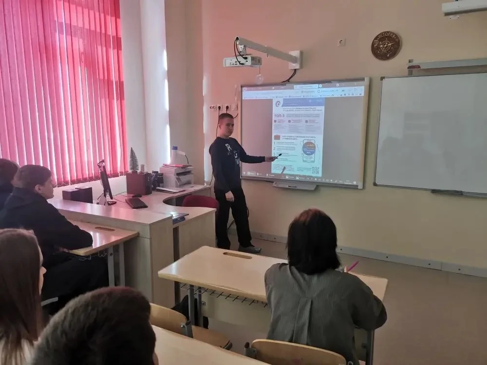 АЗБУКА ИНВЕСТОРА В 9 «Б» КЛАССЕ: ПЕРВЫЕ ШАГИ В МИР ФИНАНСОВЫХ ВОЗМОЖНОСТЕЙ! 🚀  В 9 «Б» классе прошло