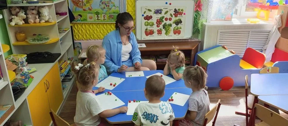 «🍒 Ягодный день: лепим вишню»

В младшей группе «Весёлые ребята» 👧🧑 прошло ещё одно увлекательное