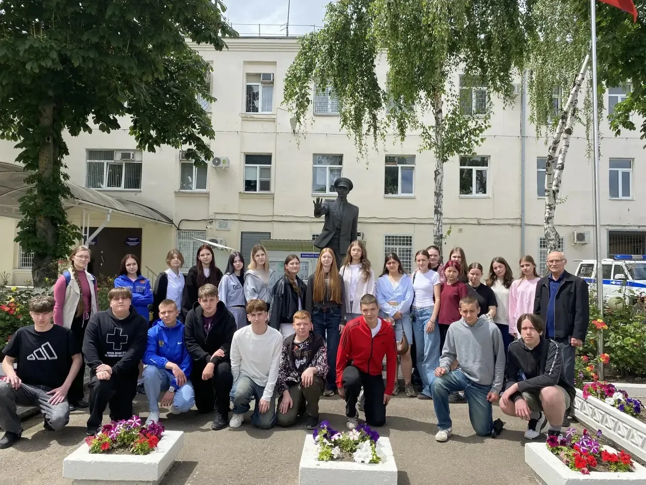 Каникулы с пользой! 📚👮‍♂️

Учащиеся 8б и 8в классов побывали на экскурсии в Отделе МВД России по Т