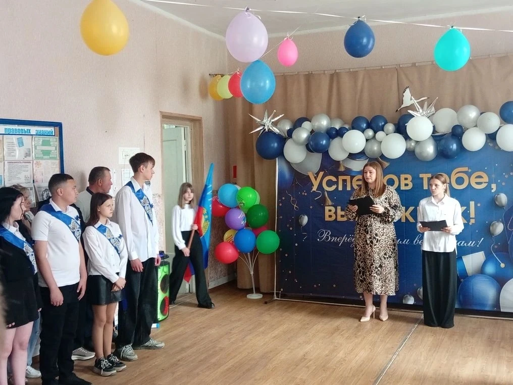 🔔В школе прошла торжественная линейка, посвящённая Последнему звонку