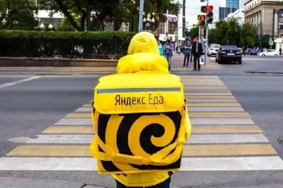 🛴 Курьер на самокате в «Яндекс Еде» — до 160 000 ₽ в месяц!