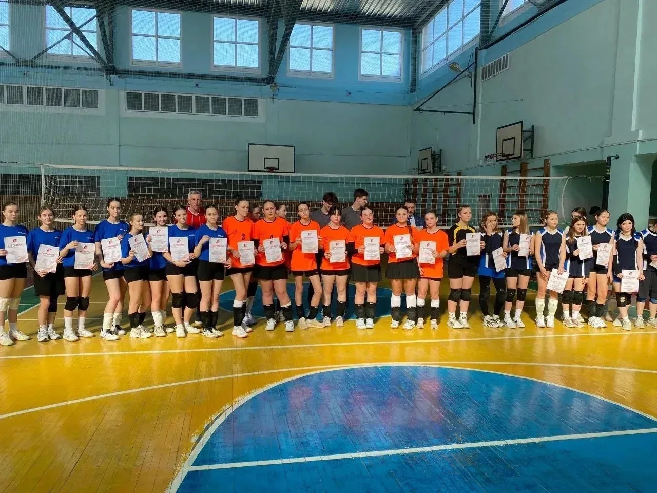 Наши золотые девчонки! 🌟🏐Посмотрите, как красиво наши юнармейцы выступили на областном Кубке по воле