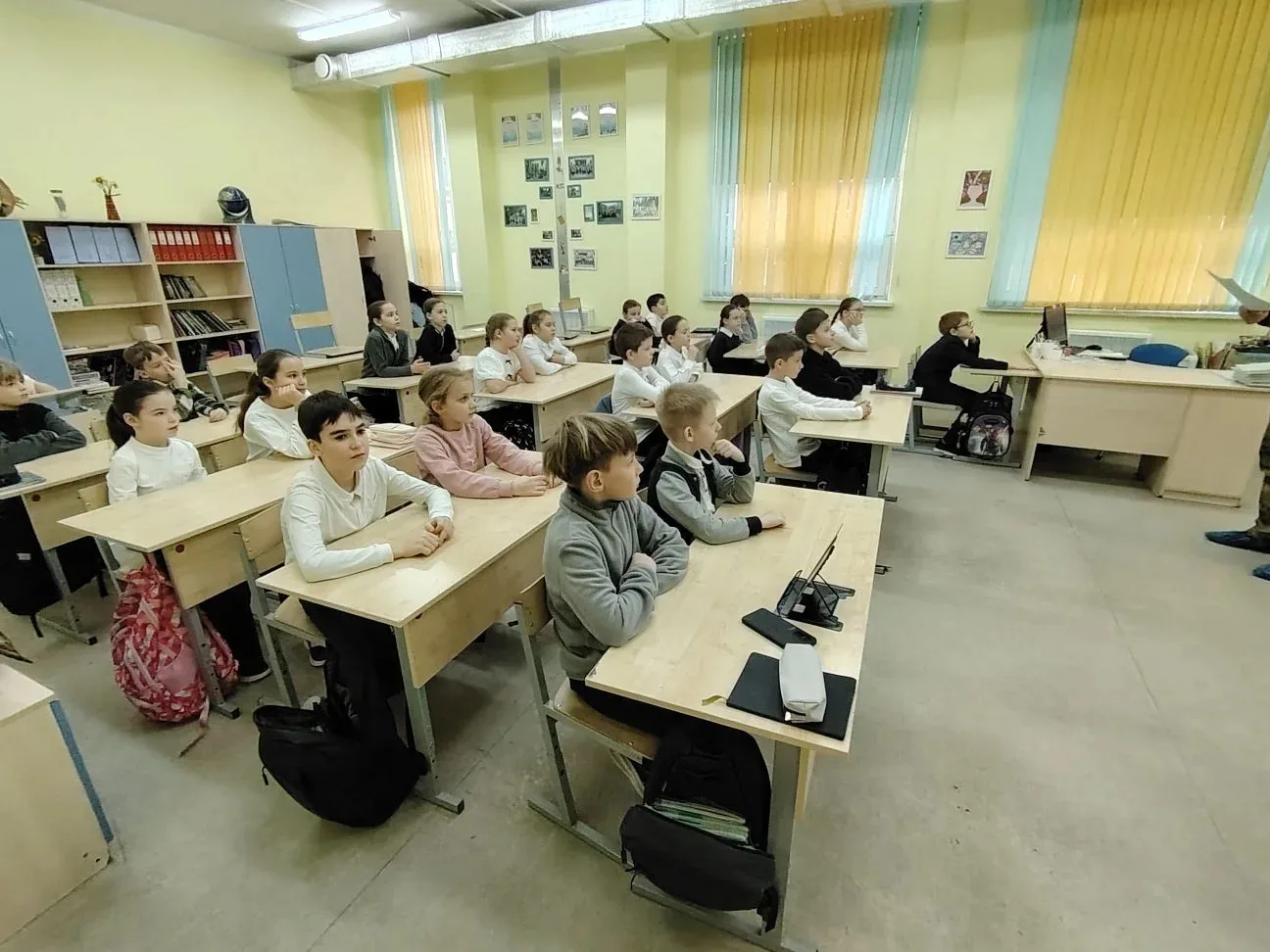 🎖️Урок мужества и силы духа 🎖️  В 3 «Б» классе прошла уникальная и важная встреча. К ребятам в гости