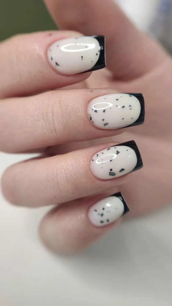 Чёрный френч и анималистичный принт🤍🖤🤍 как вам такой вариант дизайна? 🐆😍