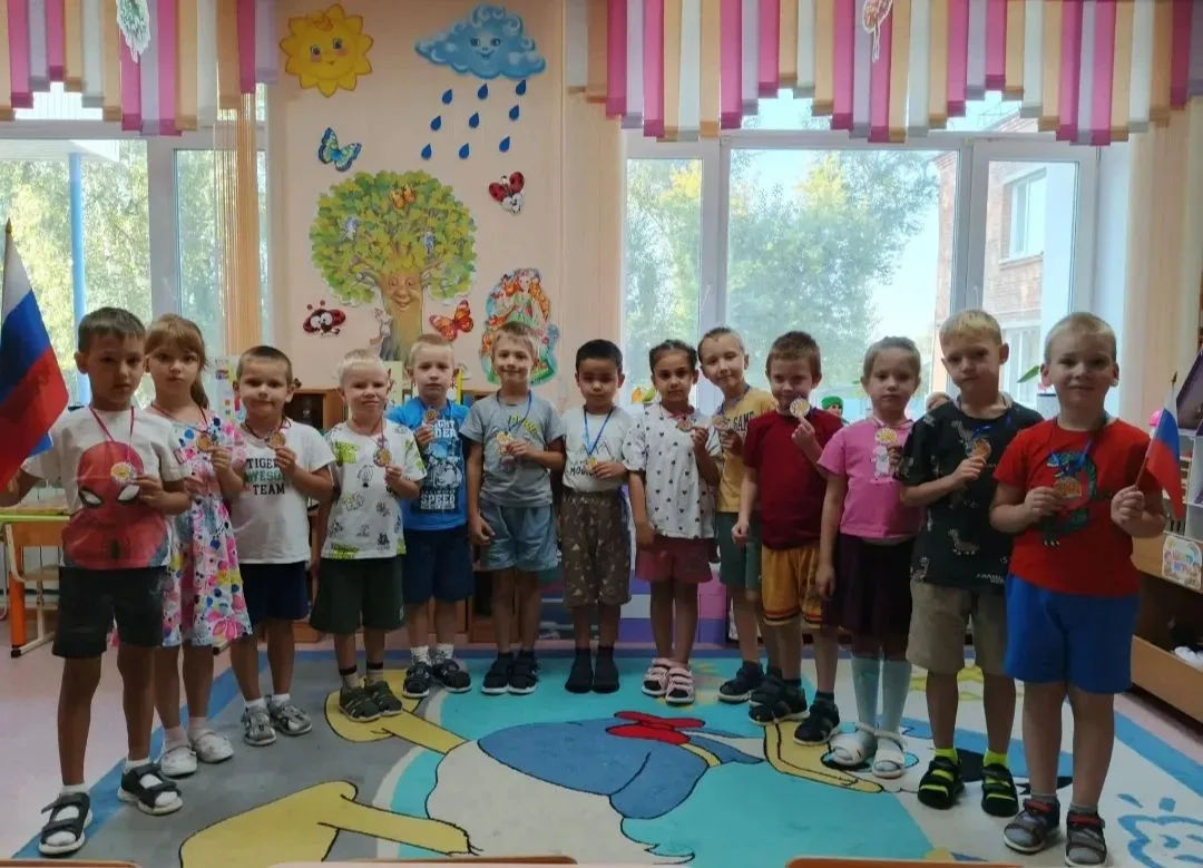 🇷🇺 «Наш Российский флаг»: целая неделя открытий в 7-й подготовительной группе! 💫