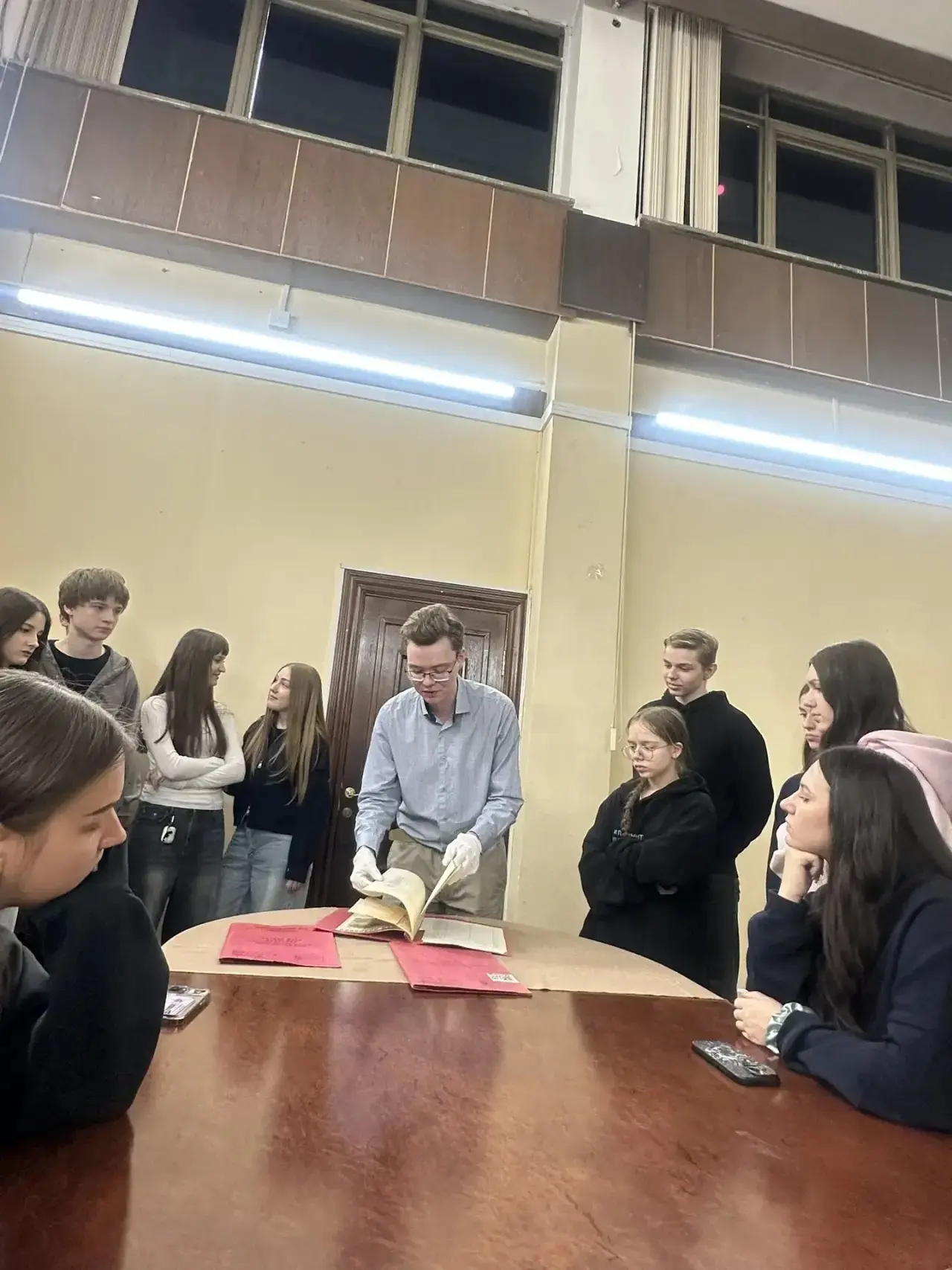 Десятиклассники-предприниматели открыли для себя мир архивов  ✅ 13 апреля ученики 10 предприниматель