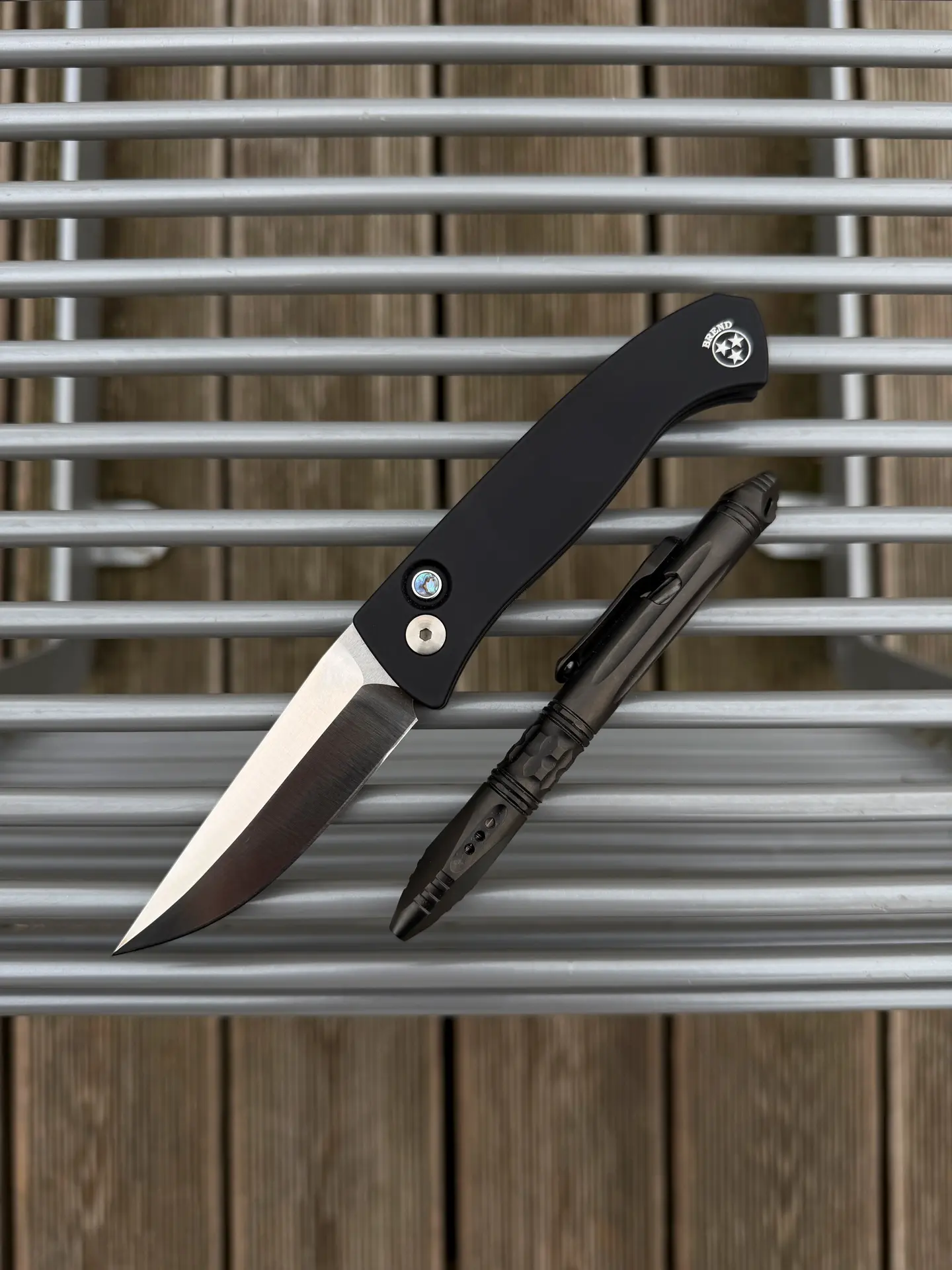Очень давно хотел себе Protech Brand 1 , но его давно сняли с производства… 😢