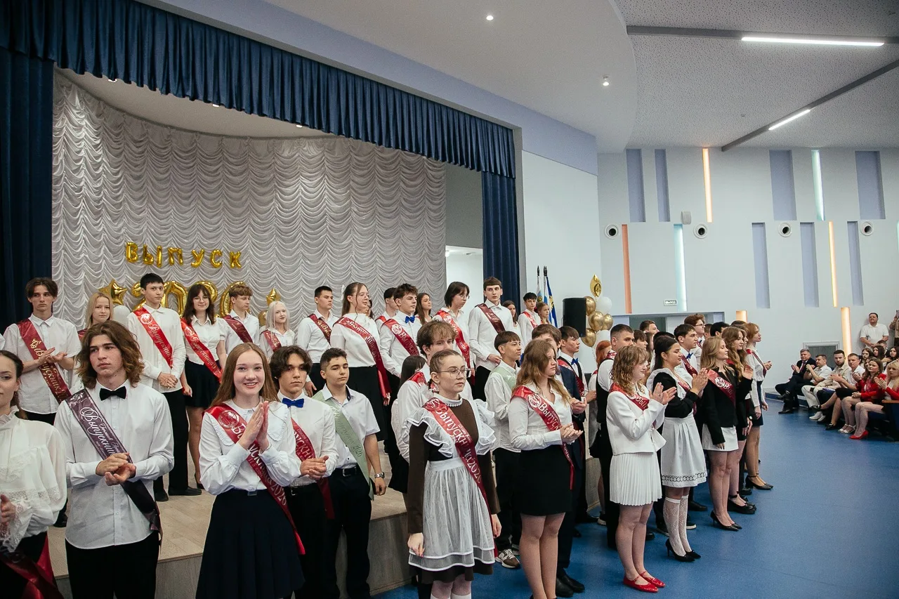 🎉🎓 ПОСЛЕДНИЙ ЗВОНОК В  ЦО №15 «ЛУЧ»! 🔔💐💫  Дорогие друзья! ✨ Сегодня в ЦО №15 «Луч» прозвучал последн