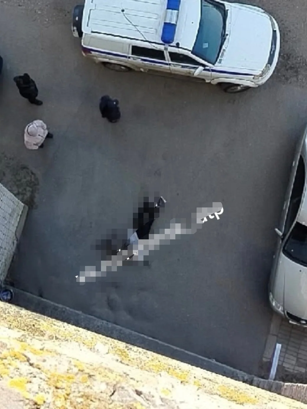 В Рыбинске погибла девушка- подросток. Она выпала с 12 этажа на улице Кораблестроитлей....