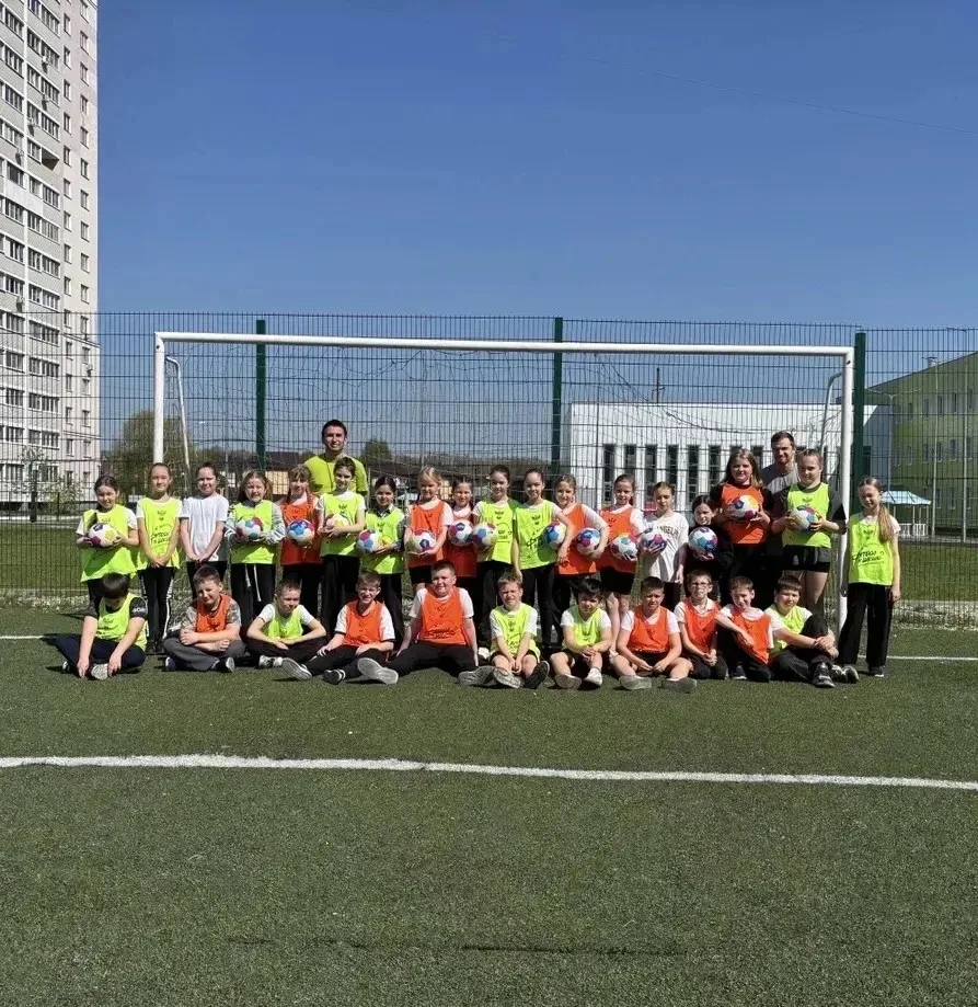 ⚽️ «Футбольная карусель» в 78-й школе!  5 мая на стадионе нашей школы прошла яркая «Футбольная карус