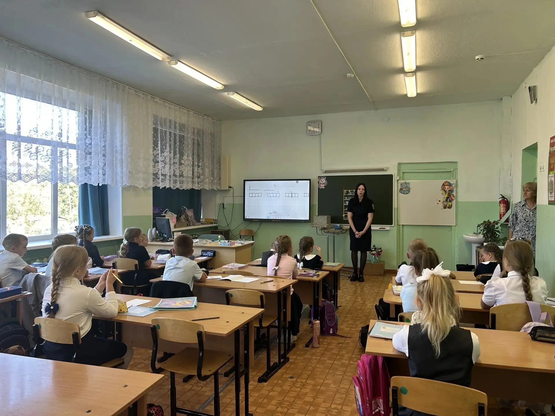 📌Маленькие пешеходы — большие правила: в рамках декады безопасности у нас в школе  про...