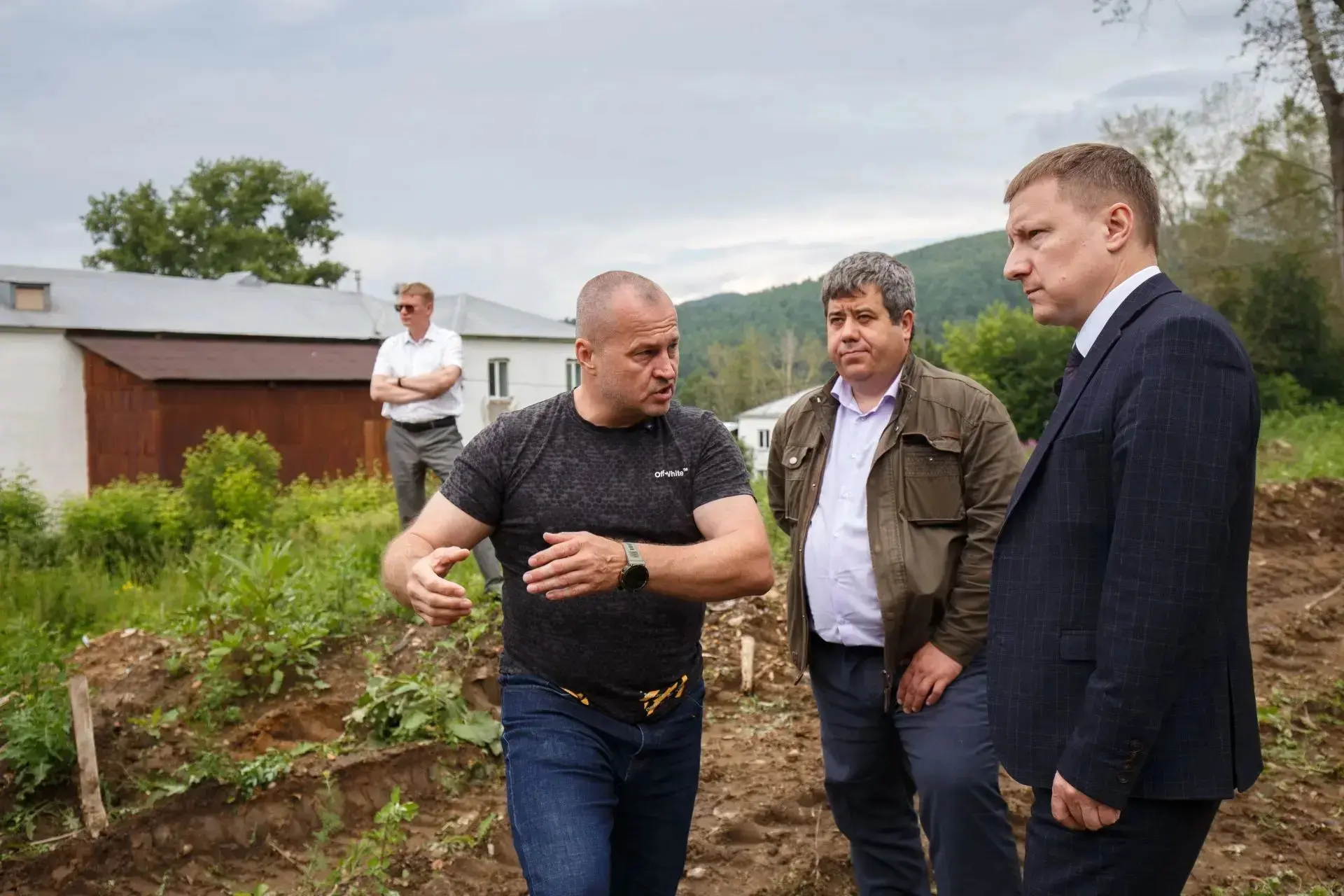 Проблема коллектора на улице Кирова тянулась годами. Шесть лет назад дорогу здесь пришл...