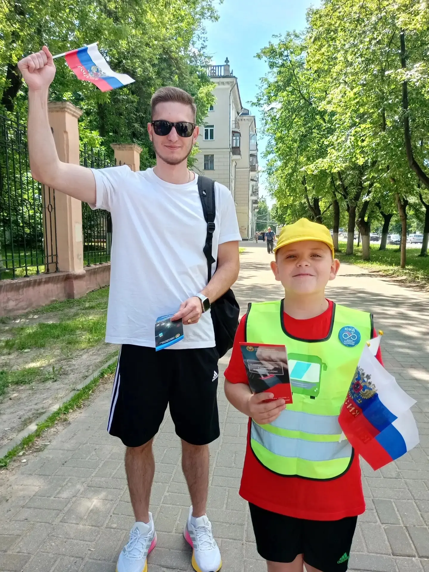 ❤АКЦИЯ «РОССИЙСКИЙ ТРИКОЛОР»🇷🇺 
 В преддверии Дня России команда ЮИД «ПЕРЕКРЁСТОК »🚦 совместно с 