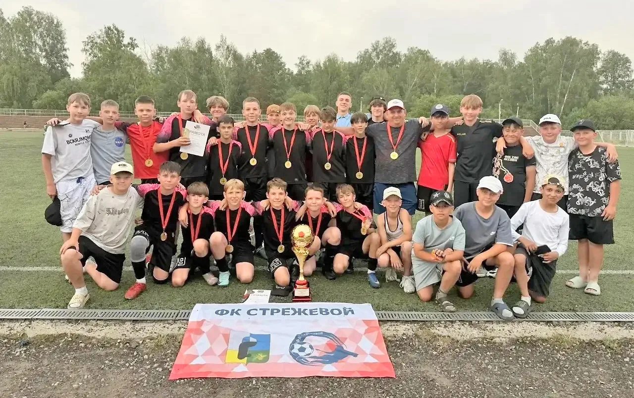 «КОЖАНЫЙ МЯЧ» — НАШ! 

Футболисты «Спортивной школы» — чемпионы регионального этапа Всероссийских со