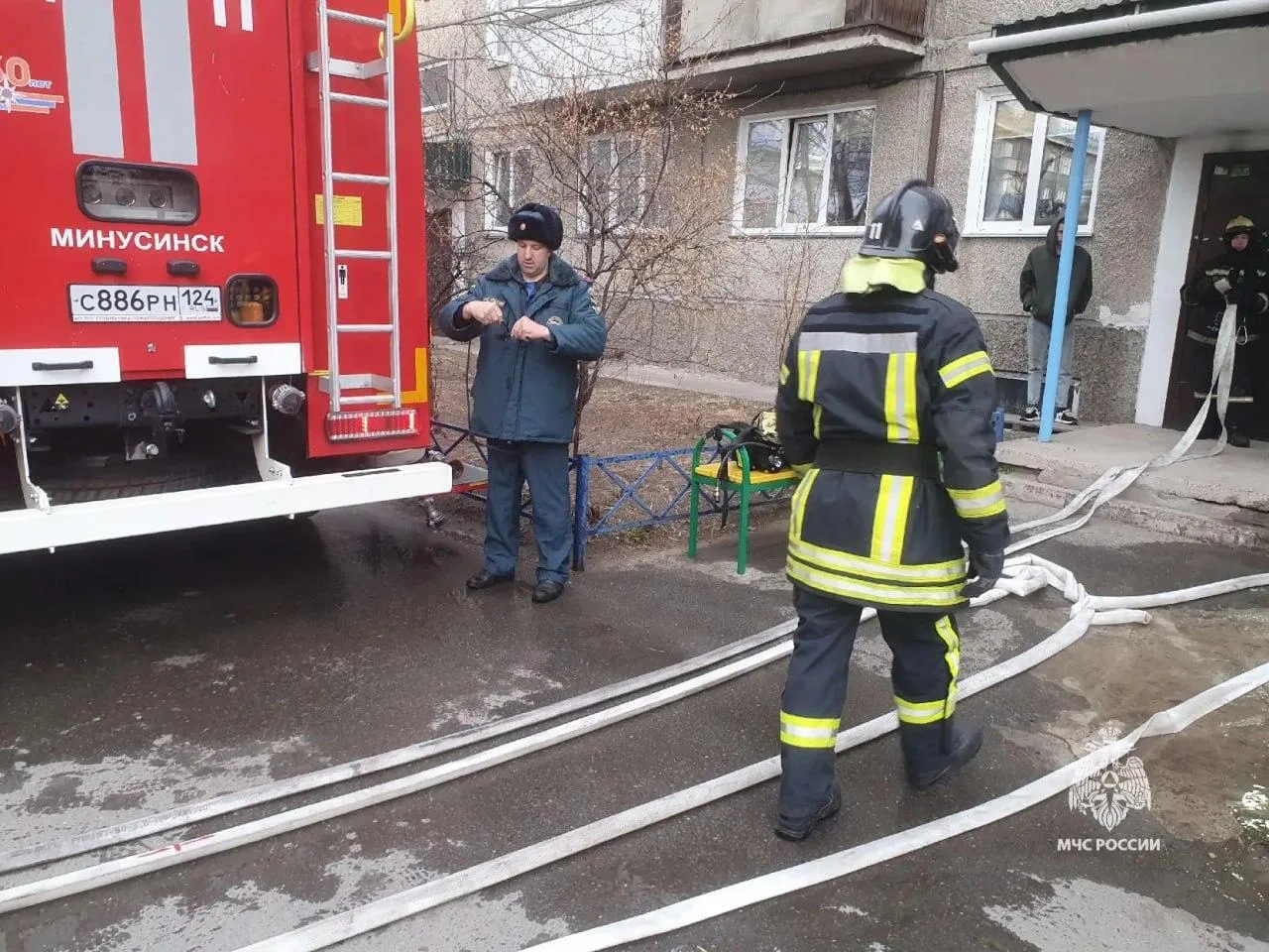 Пожар из-за холодильника в минусинской многоэтажке: эвакуировали жильцов  Ранним утром на ул. Ботани