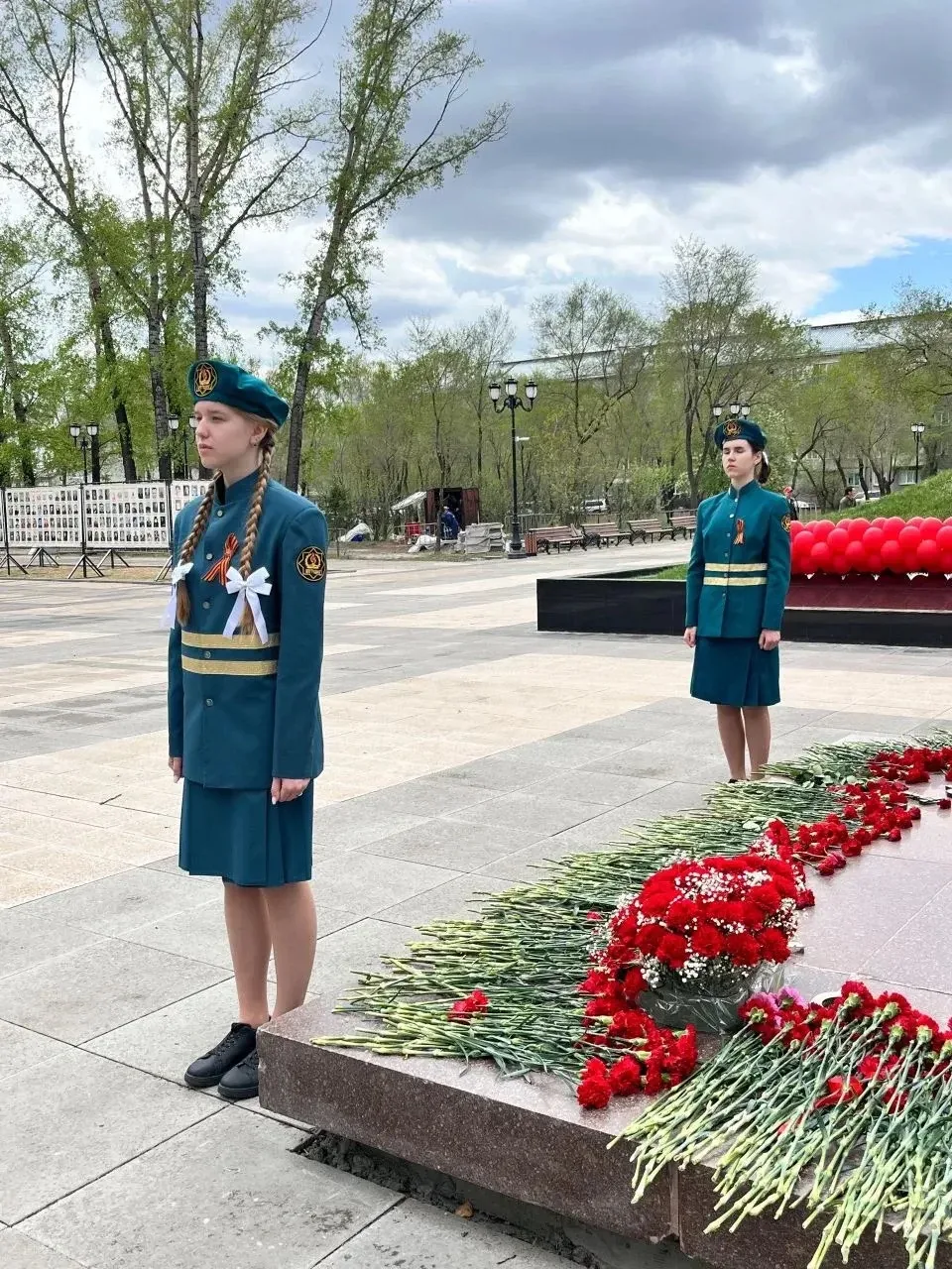 Вчера ученики  нашей школы заступили на почётную вахту в Посту № 1.  Быть среди лучших, стоять у свя