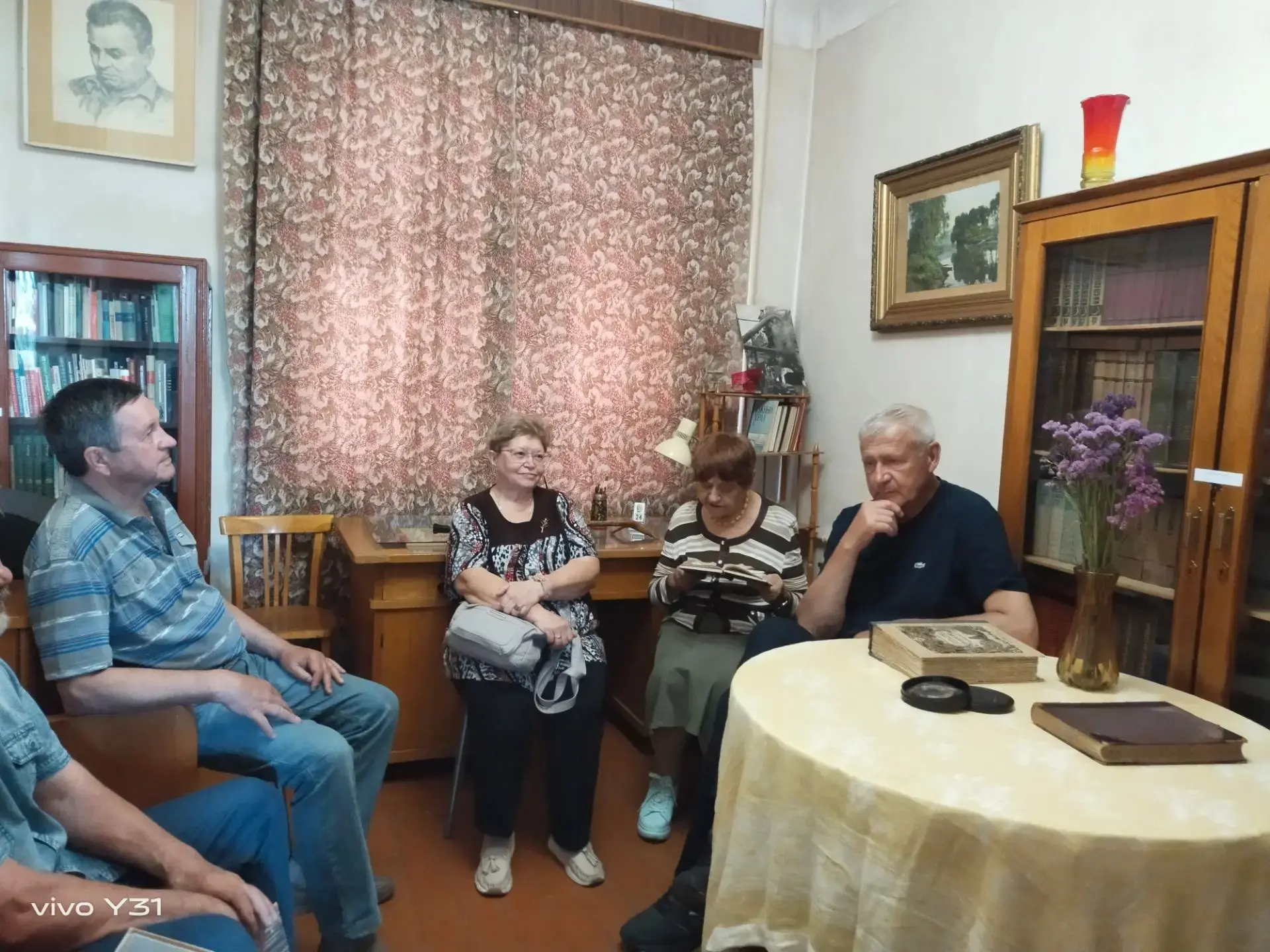 В музее-квартире Бориса Ручьева состоялись литературные чтения "Стихи по кругу". В кабинете поэта пр