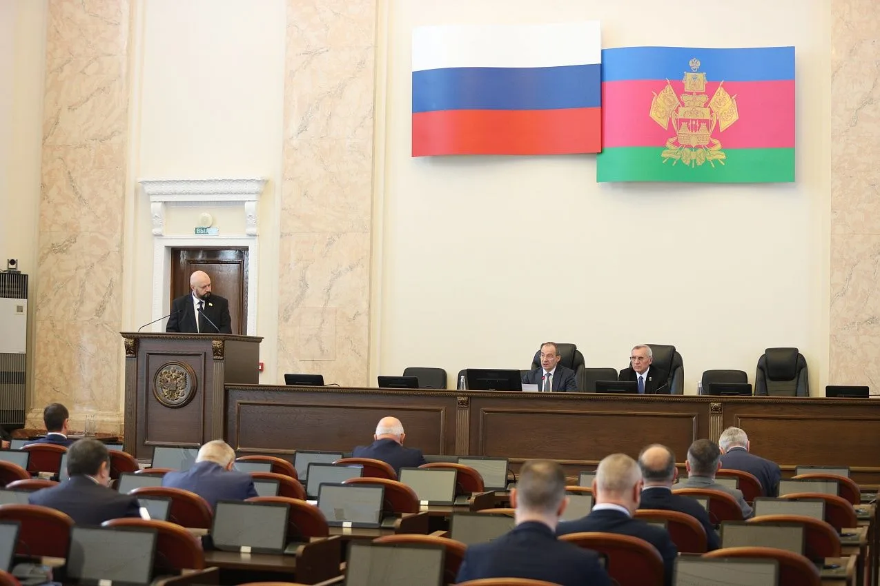 Сегодня под руководством председателя ЗСК Юрия Бурлачко состоялось собрание фракции «Ед...