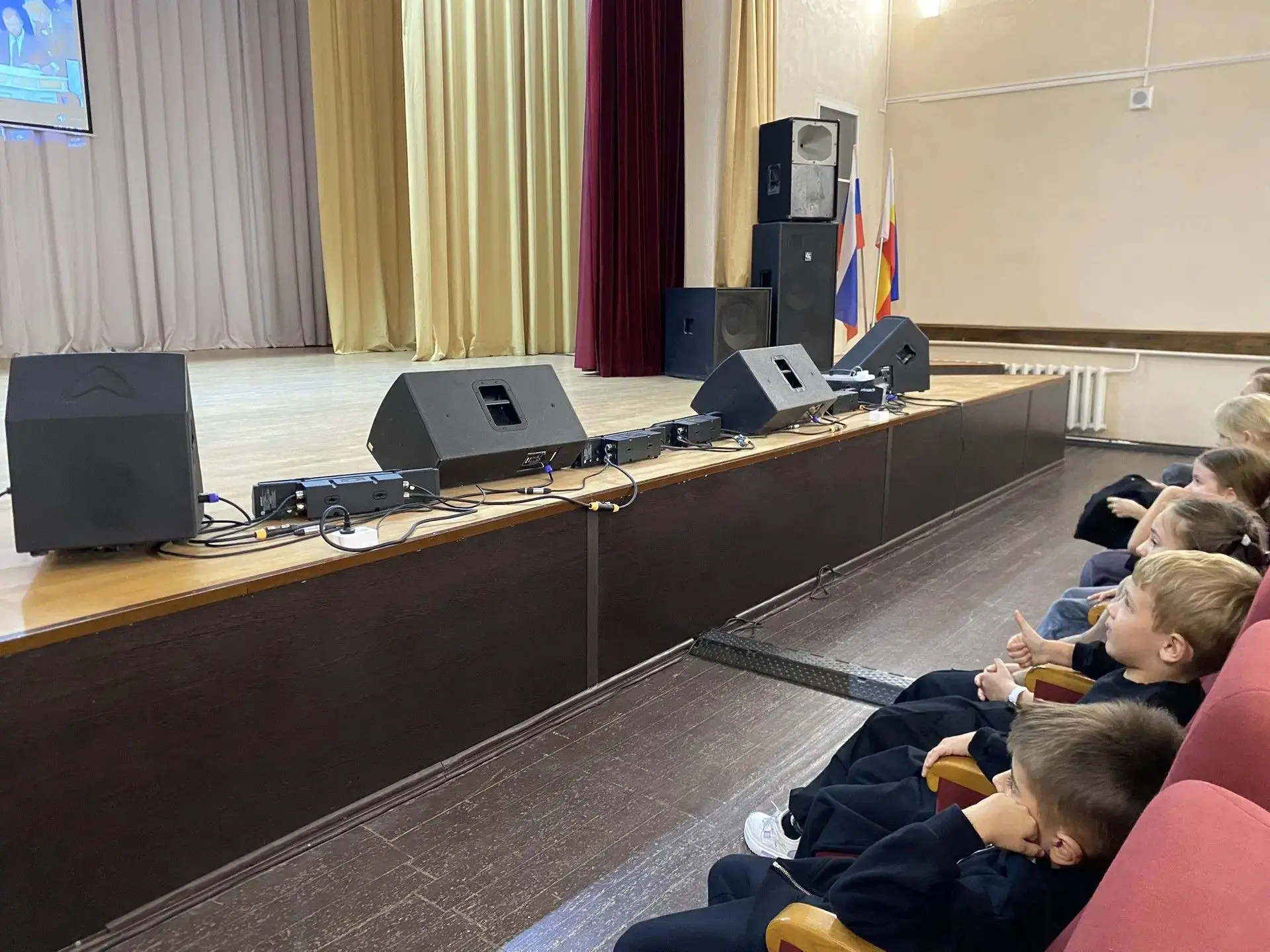 30 сентября в СДК п. Октябрьский прошла историческая презентация, посвящённая Дню воссо...