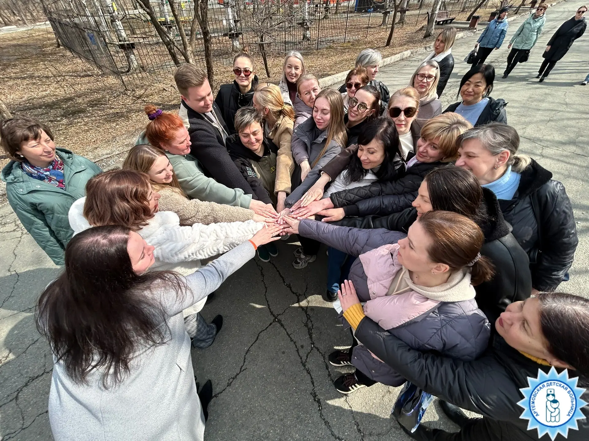 🏃Артёмовская детская больница поддержала акцию «10 000 шагов к жизни»  Сегодня, 6 апреля, в преддвер