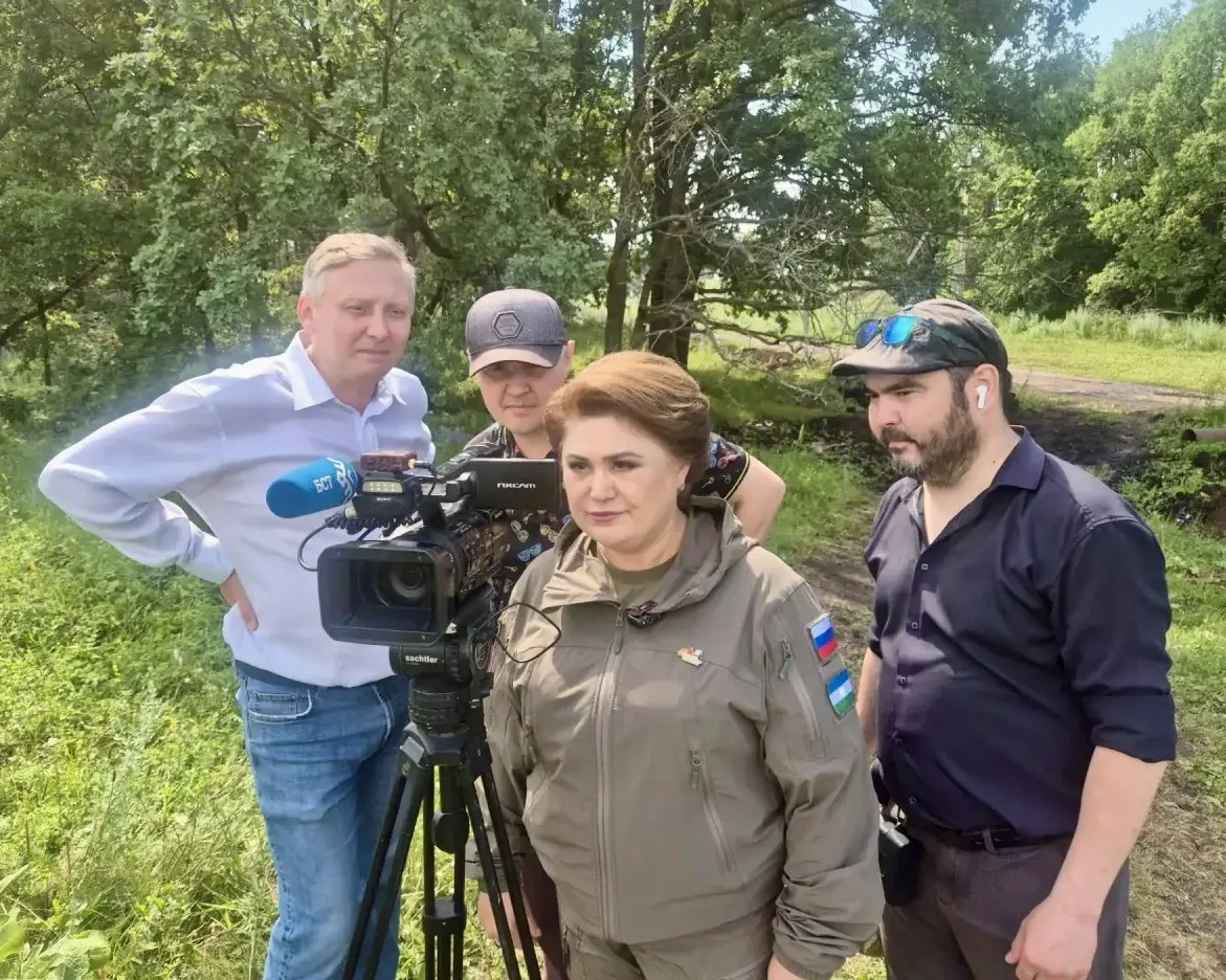 Ровно два года в эфире телеканала БСТ выходит программа «Защитники Отечества». На русск...