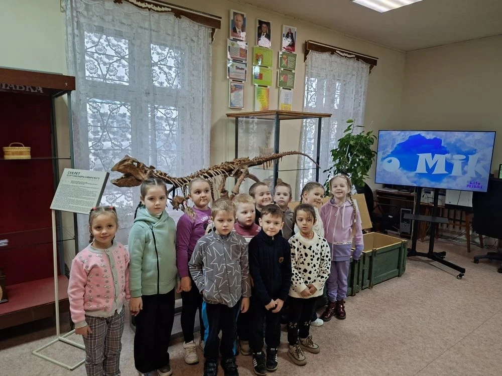 Воспитанники  из старшей группы посетили выставку «Динозавры Кузбасса». Экспозиция расс...