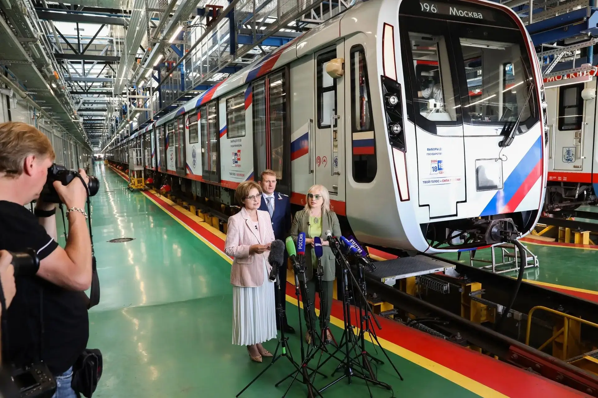 В Московском метрополитене запущен тематический поезд, посвященный выборам в Госдуму