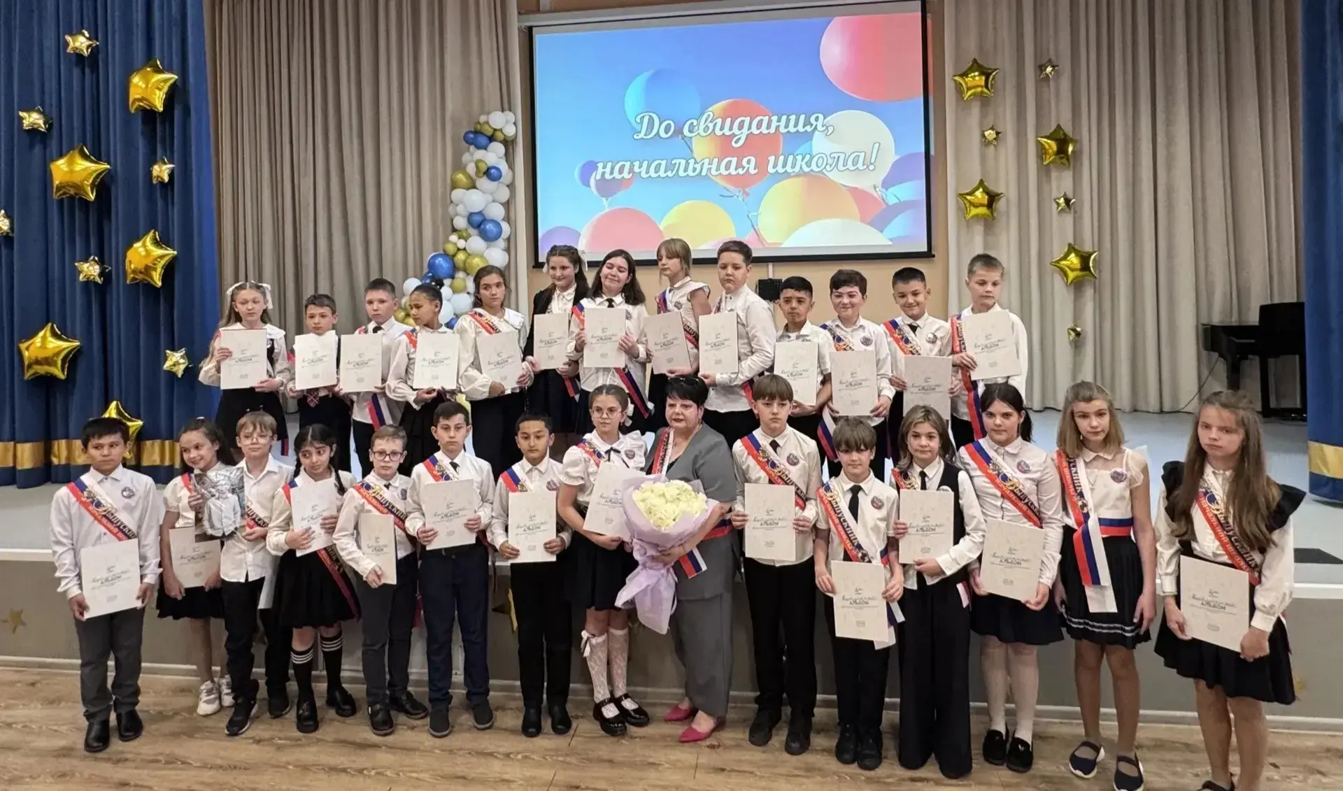 🔔В ДОБРЫЙ ПУТЬ, ВЫПУСКНИКИ НАЧАЛЬНОЙ ШКОЛЫ!  🎉Сегодня в нашей школе состоялось торжественное событие