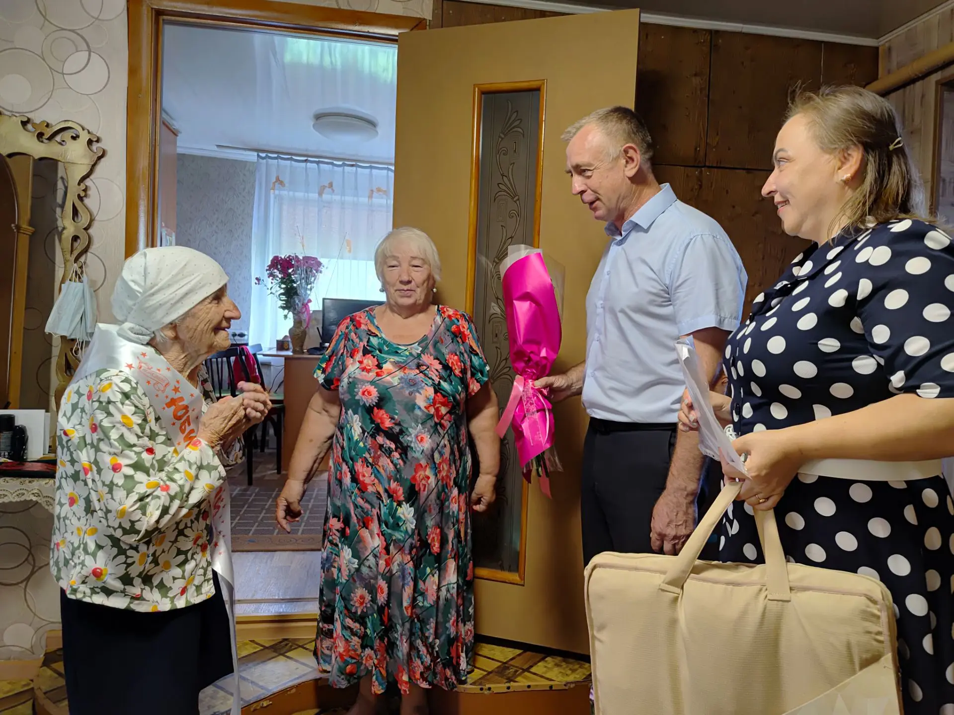 Сегодня свой 100-летний юбилей отмечает Раиса Константиновна Брылева, жительница села М...