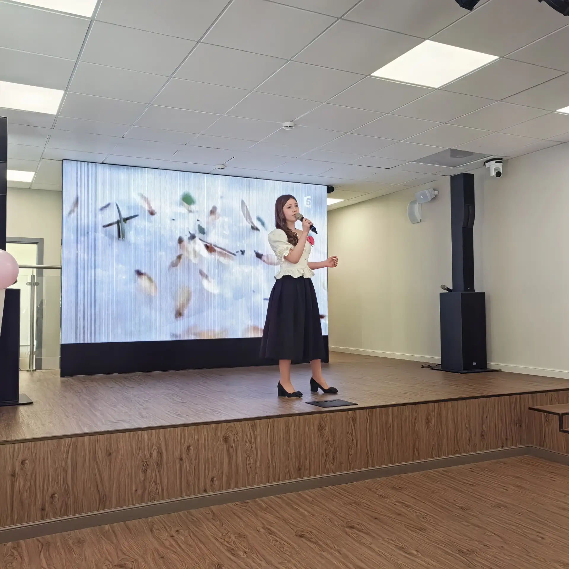 🎉 ФЕВРОМАРТ ШАГАЕТ ПО ШКОЛЕ 🌼   🌺 В эту пятницу в нашей школе царила особая, тёплая и праздничная ат