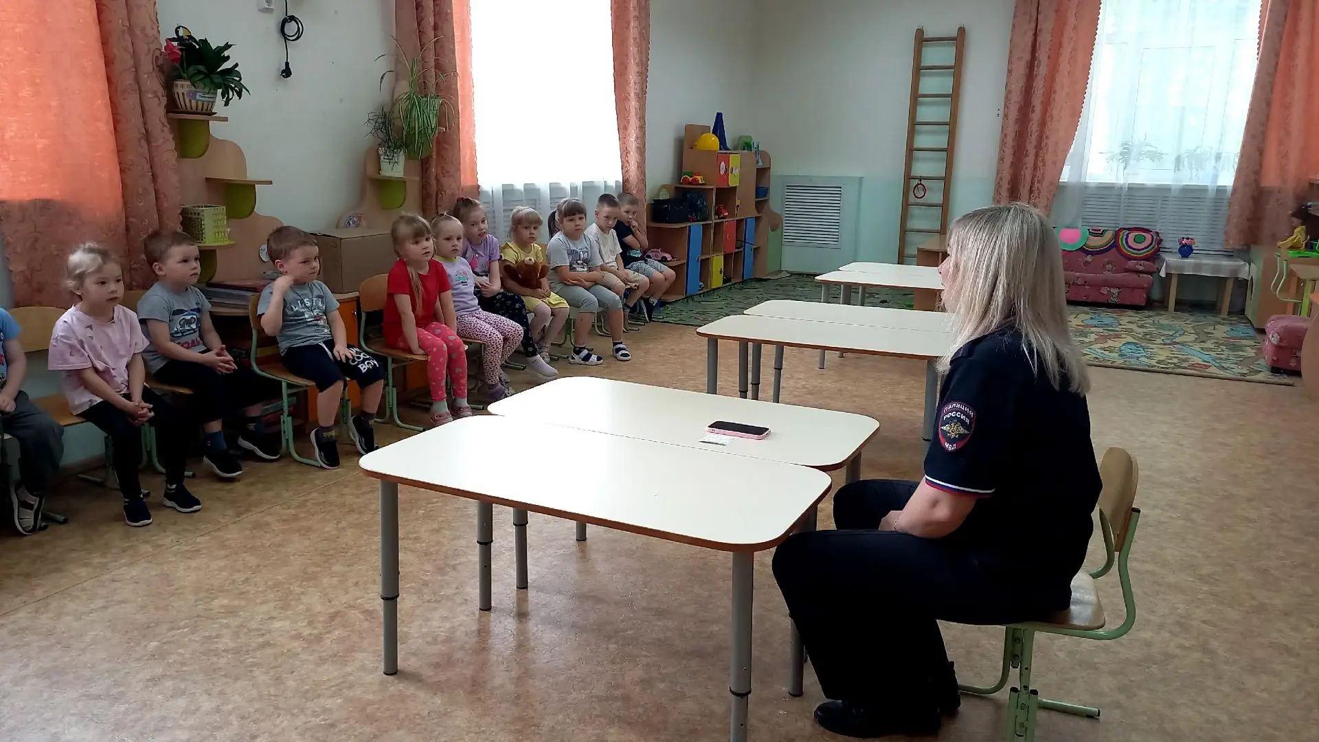 В рамках проведения Месячника безопасности со старшими ребятами инспектором по делам несовершеннолет