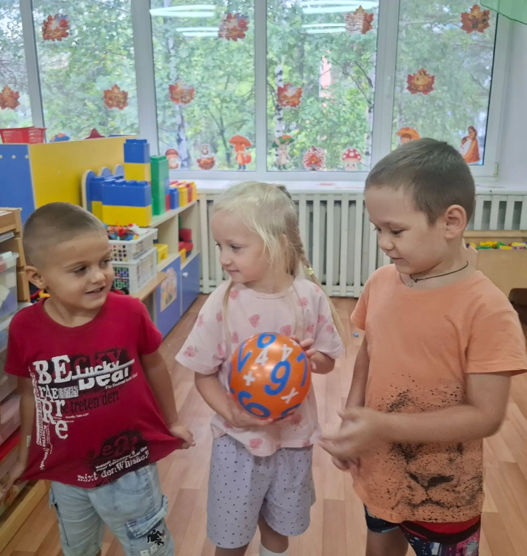 Использование добрых игр на утреннем круге помагает создать тёплую атмосферу и сплотить...