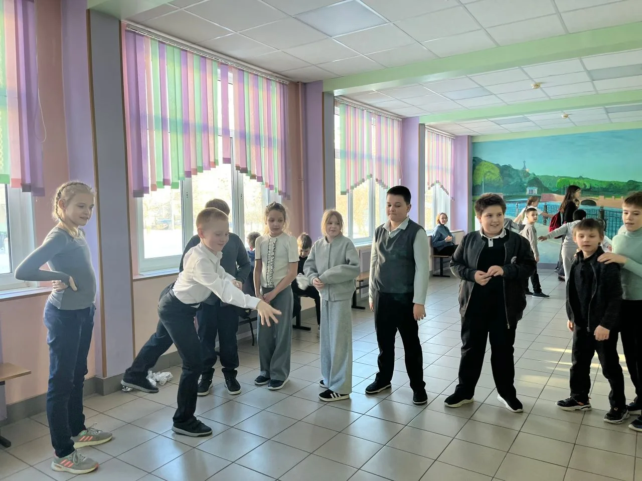 /ВЕСЕЛЫЕ ПЕРЕМЕНЫ/  В нашей школе состоялись увлекательные игры на перемене для учеников 2–4 классов