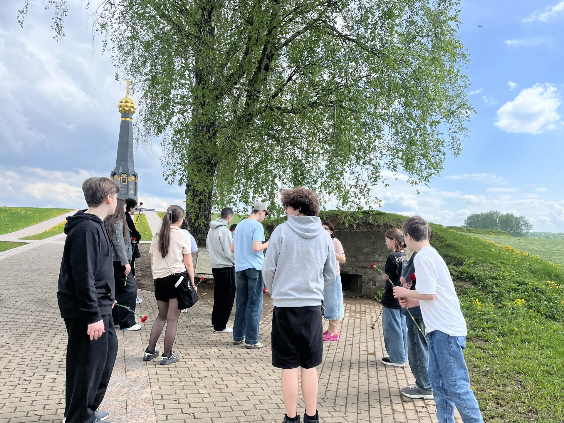 НАШИ ПОЕЗДКИ: ДВЕ ОТЕЧЕСТВЕННЫЕ ВОЙНЫ  🚌 Ученики нашей школы приняли участие в познавательной поездк