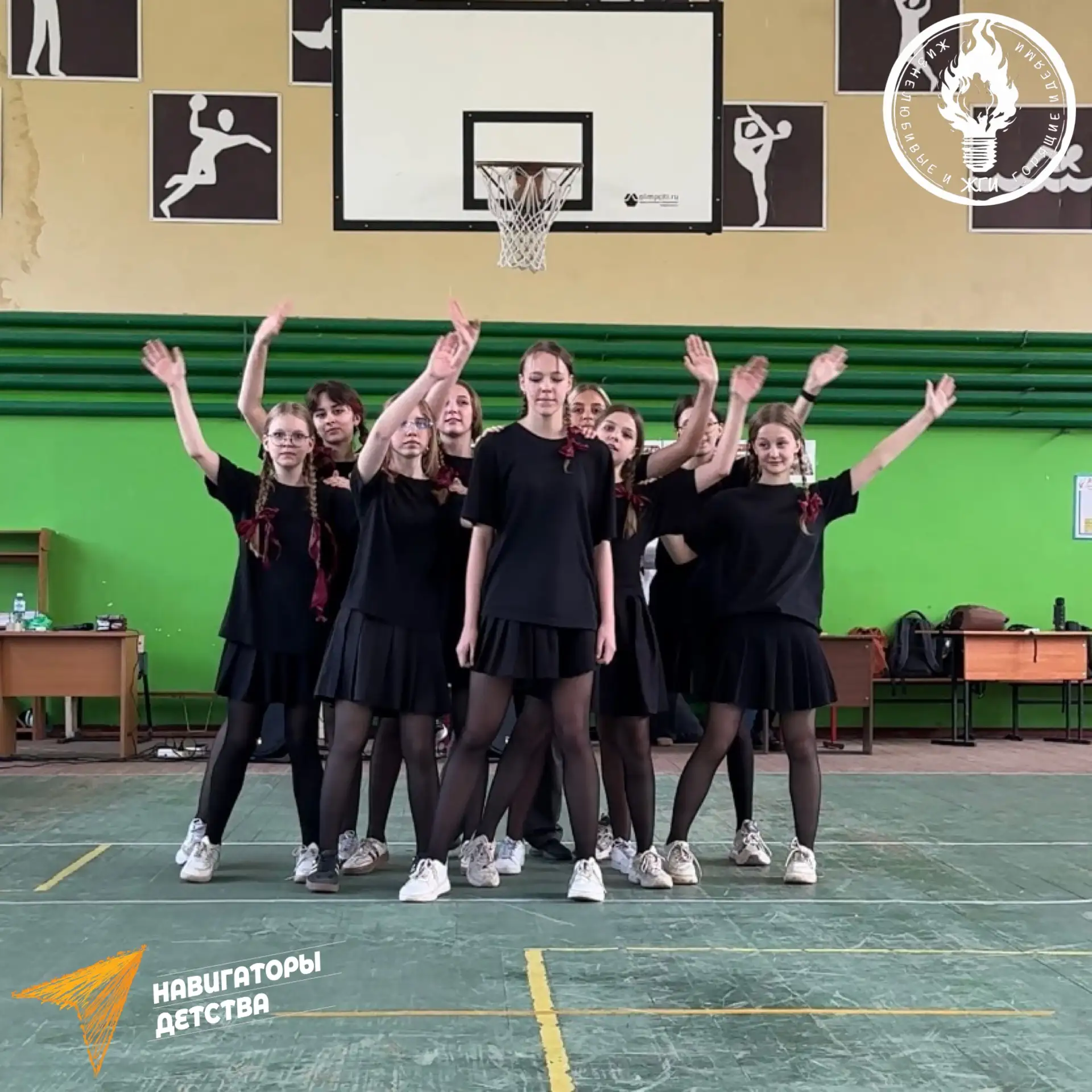 🎗️В нашей школе прошел замечательный фестиваль, посвященный Дню Победы! ⭐️  Ученики 6А и 6В классов 