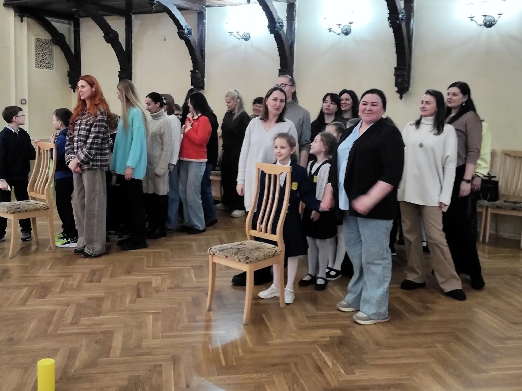 В библиотеке имени А. Грина накануне 8 Марта было шумно и весело — ученики 2 «Б» класса устроили для