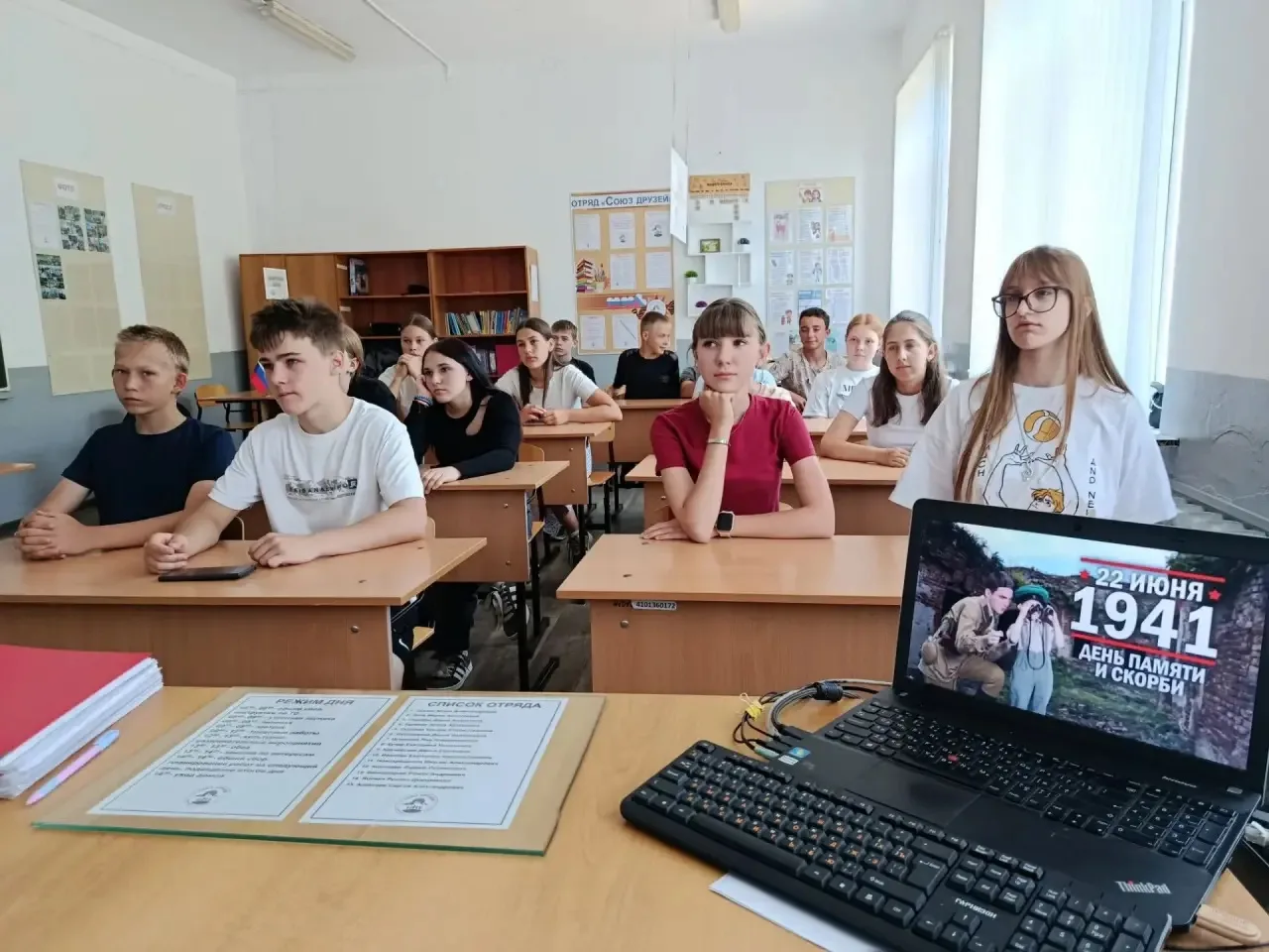 📍 Кинолекторий ко Дню памяти и скорби: просмотр фильма «ПОТОМКИ ПОБЕДИТЕЛЕЙ: ЭСТАФЕТА ПАМЯТИ»

В пе