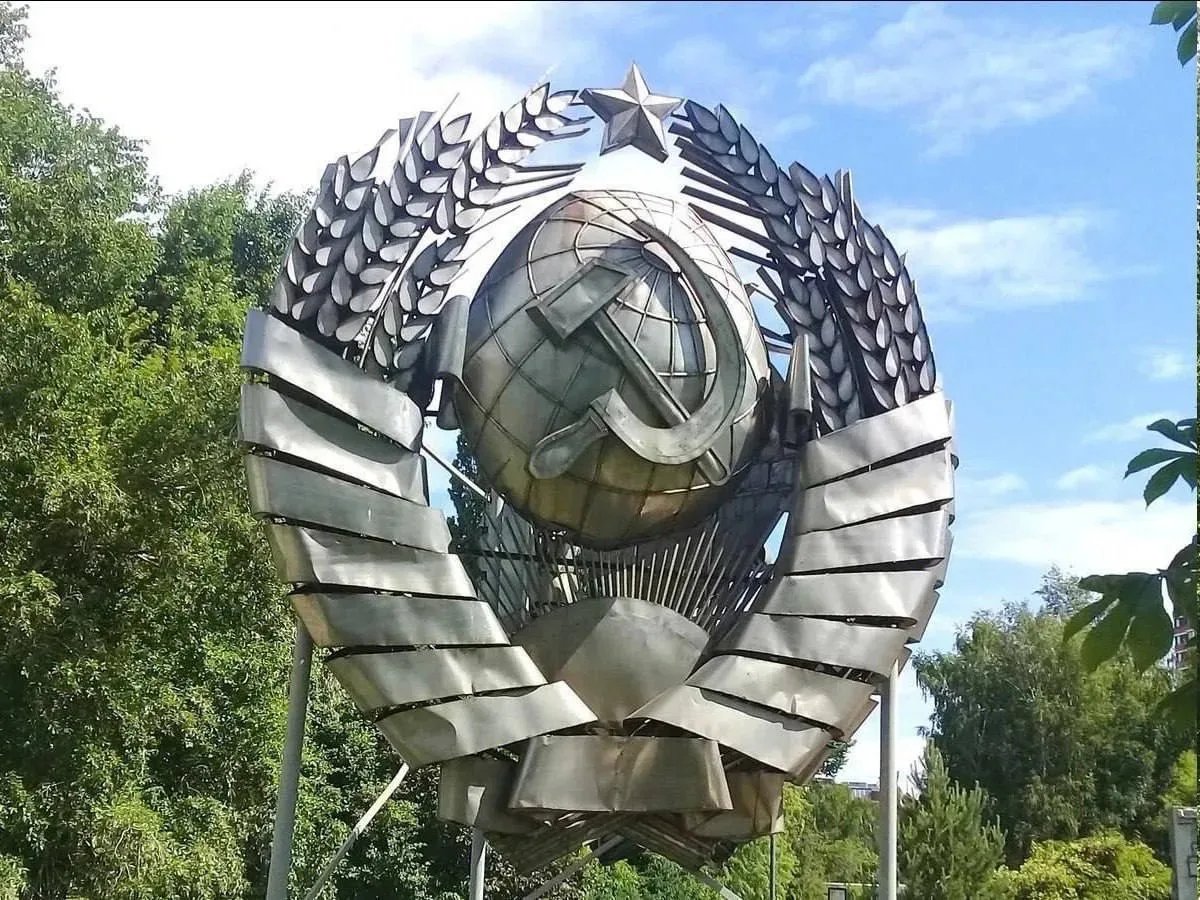 Самый дорогой, самый poдной гepб!  Ставь 👍🏻, если согласен!  Я - Пенсионер✅