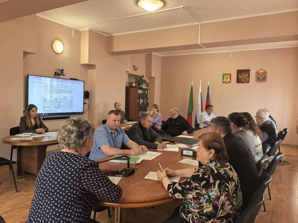 Сегодня депутаты работали в комитетах.