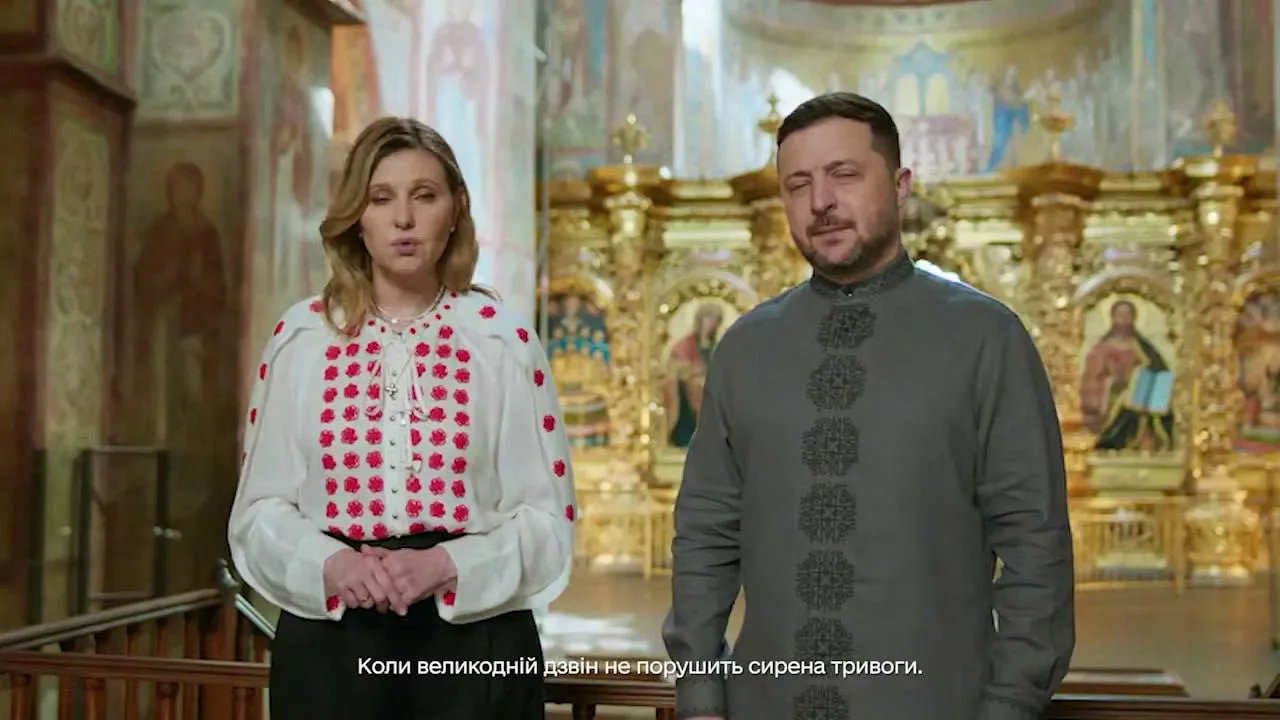 😄🤦Сегодня на фоне алтаря Зеленский и его супруга поздравили украинцев с православной Пасхой.  Забавн