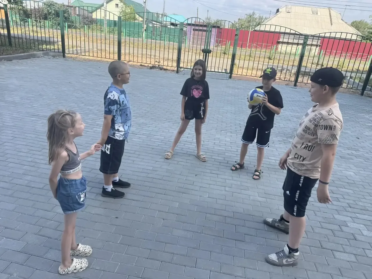 Новости досуговой площадки. Сегодня, 16 июля, вновь были организованы подвижные игры для наших ребят